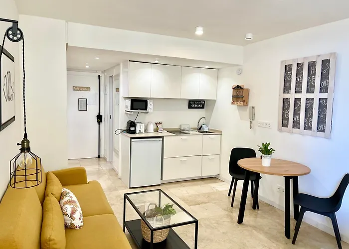 Port Of Center - Eaw Homes 아파트 *